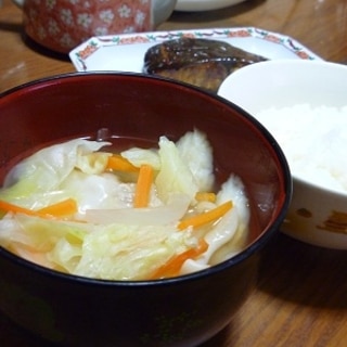 残り野菜と餃子で簡単　餃子スープ